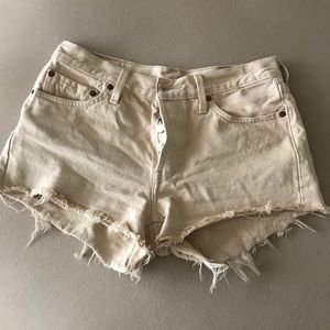Levi’s 501 shorts in tan/khaki size 27